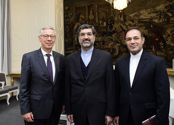 Bürgermeister Carsten Sieling, Generalkonsul Seyed Saeid Seyedin und Gesandter Ali Mohammad Ramezanzadeh