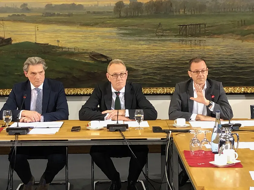 Stellten die Hafenbilanz für das Jahr 2018 vor: Senator Martin Günthner, der BLG-Vorstandsvorsitzende Frank Dreeke und bremenports-Geschäftsführer Robert Howe (v.r.)