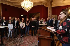 Senatorin Anja Stahmann spricht im Kaminsaal des Rathauses