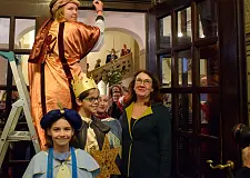 Mit Kreide kam der Segen "20+C+M+B+19" an die Rathauspforte | Foto: Senatspressestelle