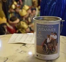 Mit der Spendendose wird für Kinder in Peru gesammelt