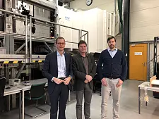 v.l.: Senator Martin Günthner, Knud Rehfeldt (Geschäftsführer) und Nicholas Balaresque (Leiter des Windkanals)
