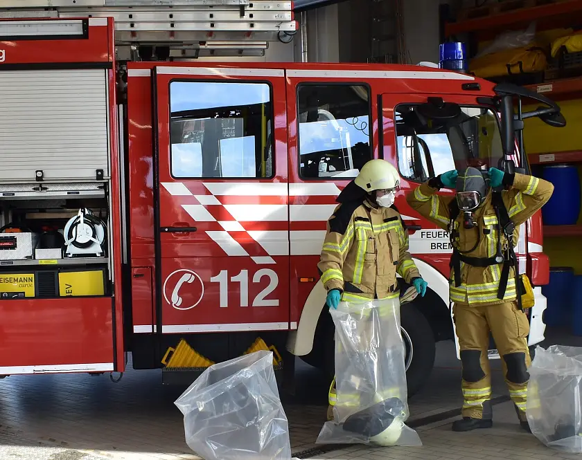 Das neue Hygienekonzept sieht vor, dass die getragene Kleidung noch am Brandort gewechselt und nicht mehr mit zur Wache genommen wird.  