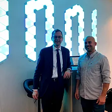 v.l.n.r.: Senator Martin Günthner und CEO Roland Becker