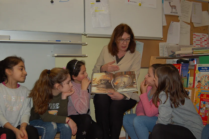 Mit der Geschichte über die abenteuerliche Reise der Maus Armstrong zum Mond traf Karoline Linnert den Geschmack der Kinder