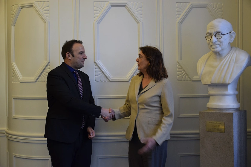 Begrüßung im Gobelinzimmer - Bürgermeisterin Karoline Linnert und Generalkonsul Michail Angelopoulos