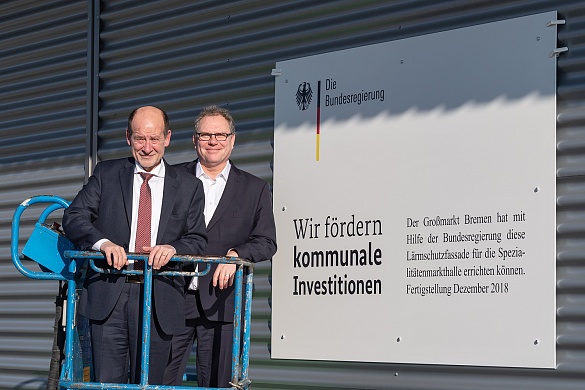 (v.l.n.r): Hans Peter Schneider, Geschäftsführer der M3B GmbH, und Staatsrat Ekkehart Siering bei der Einweihung der neuen Lärmschutzfassade