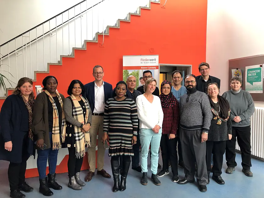 Senator Günthner besucht das Sprinter Team in der Vahr, ebenfalls dabei Gaby Dannemann, (Leitung Sprinter Vahr) und Kai Hausen, (Geschäftsführer des Bremer Förderwerk e. V.) 