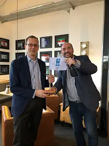 Senator Martin Günthner und Seemannsdiakon Magnus Deppe (r.)