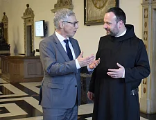 Bürgermeister Carsten Sieling und Benediktinerpater Dr. Nikodemus Claudius Schnabel.