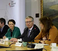 (v.l.n.r.) Claudia Bogedan, Senatorin für Kinder und Bildung, Bürgermeister Carsten Sieling und Bürgermeisterin Karoline Linnert.