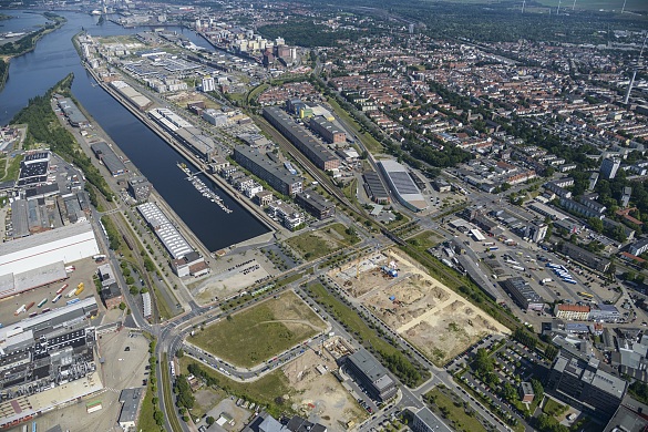Luftbild der Überseestadt Bremen mit dem Investorengrundstück „Am Kaffeequartier“/„Johann-Jacobs-Straße“.