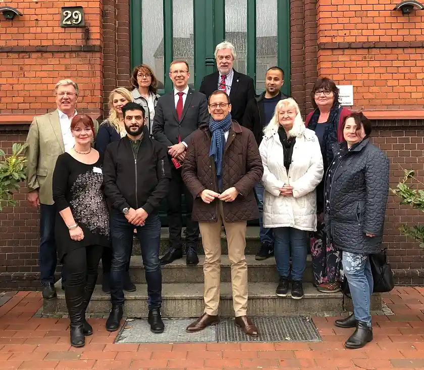 Senator Günthner mit dem Projektteam von "Anschub" in Bremerhaven