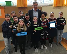 Die Programmierer und Programmiererinnen von morgen mit Bürgermeister Carsten Sieling 