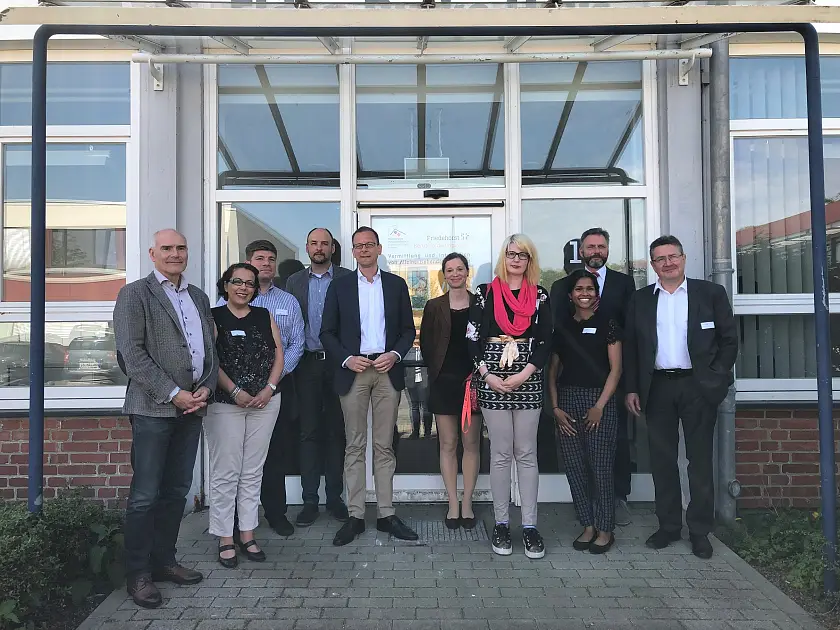 Senator Günthner traf sich mit Projektmitarbeitenden und Teilnehmenden des Projektes VIA sowie Mitarbeitenden des Trägers Friedehorst gGmbH zu Gesprächen