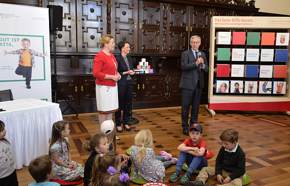 Bürgermeister Carsten Sieling: " Ich freue mich sehr, dass wir als erstes Bundesland nun das 'Gute-KiTa-Gesetz' umsetzen und so noch mehr in die Qualität unserer Kindertageseinrichtungen investieren."