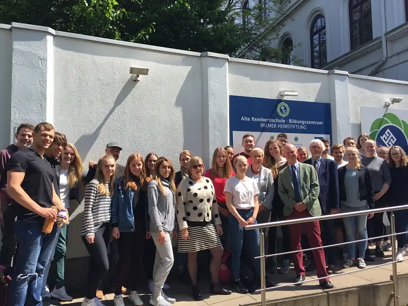 Senatorin Quante-Brandt besuchte heute das Bildungszentrum der Bremer Heimstiftung und hatte eine gute Nachricht im Gepäck. 