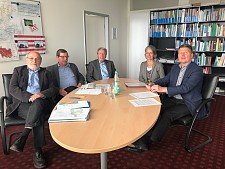 Von links nach rechts: Heinrich Welke, 1. Vorsitzender PldW, Horst Meyer, 2. Vorsitzender, Oene Hellmig, Schatzmeister, Martina Wernick und Joachim Lohse (SUBV)