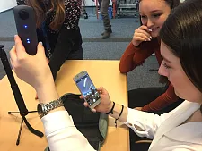 Die Schülerinnen des SZ Grenzstraße bei der Produktion des Kurzfilms