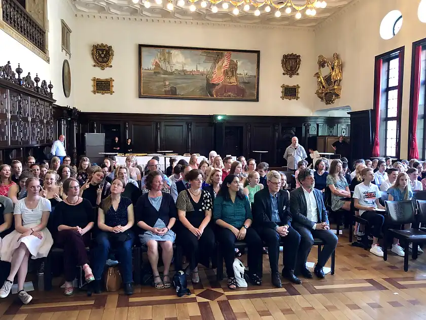 Weit über 100 Schülerinnen und Schüler sowie Lehrkräfte freuten sich über die Ehrung im Rathaus. 