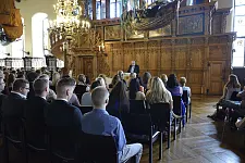 Prüfung bestanden! Staatsrat Lühr gratuliert "frischgebackenen" Justizfach- und Verwaltungsfachangestellten