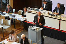 Bürgermeister Dr. Andreas Bovenschulte bei seiner Regierungserklärung vor der Bremischen Bürgerschaft