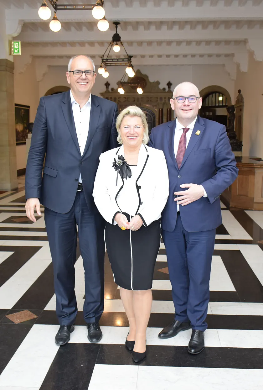 Bürgermeister Andreas Bovenschulte mit Vize-Stadtpräsidenten Piotr Kowalczuk und Generalkonsulin Cornelia Pieper 