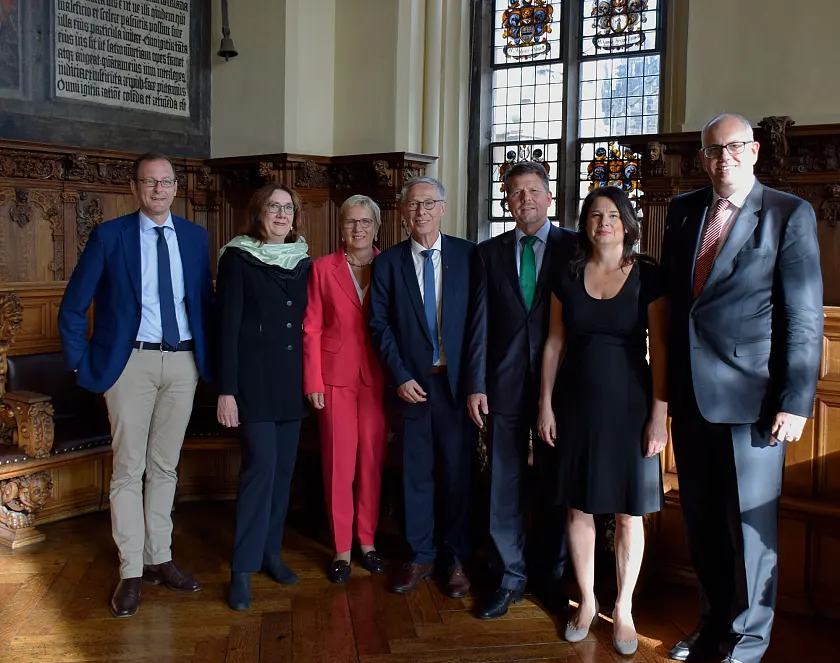 Bürgermeister Dr. Andreas Bovenschulte, Staatsrätin a.D. Ulrike Hiller, Senator a.D. Dr. Joachim Lohse, Bürgermeister a.D. Dr. Carsten Sieling, Senatorin a.D. Prof. Dr Eva Quante-Brandt, Bürgermeisterin a.D. Karoline Linnert und Senator a.D. Martin Günthner
