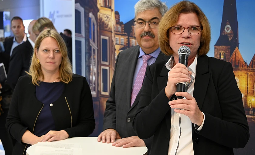 Standeröffnung Expo Real 2019 (v.l.): Dr. Maike Schaefer, Senatorin für Klimaschutz, Umwelt, Mobilität, Stadtentwicklung und Wohnungsbau, Melf Grantz, Oberbürgermeister von Bremerhaven, Kristina Vogt, Senatorin für Wirtschaft, Arbeit und Europa © WFB-Frank Pusch