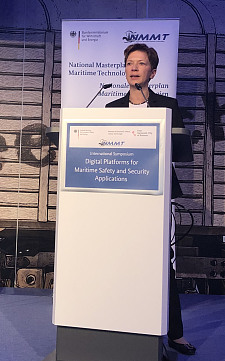 Senatorin Dr. Claudia Schilling beim internationalen Symposium „Digital Platforms for Maritime Safety and Security Applications“ in Bremerhaven