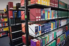 Neben dem neuen Fortbildungszentrum der Justiz ist auch die gemeinsame Gerichtsbibliothek in den neuen Räumlichkeiten untergebracht.  