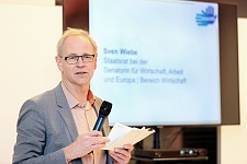 „Digitalisierung als Chance verstehen – Staatsrat Sven Wiebe von der Senatorin für Wirtschaft, Arbeit und Europe auf der Kick-off Veranstaltung für die Digital-Lotsen Bremen und Bremerhaven.“