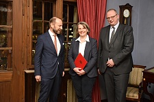 Bremens Bevollmächtigter  beim Bund Dr. Olaf Joachim, Honorarkonsulin Petra Neykov und Honorarkonsul Hans-Christoph Enge (v.r.)