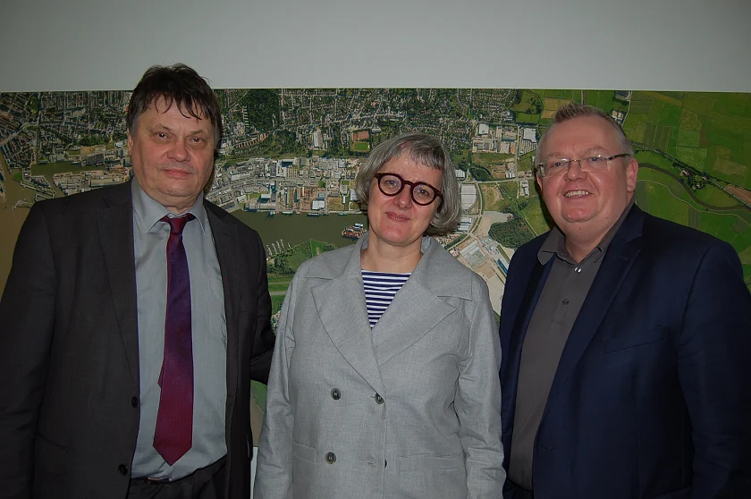 Finanzsenator Dietmar Strehl und Finanzstaatsrätin Silke Krebs zu Besuch bei Bremerhavens Kämmerer Torsten Neuhoff