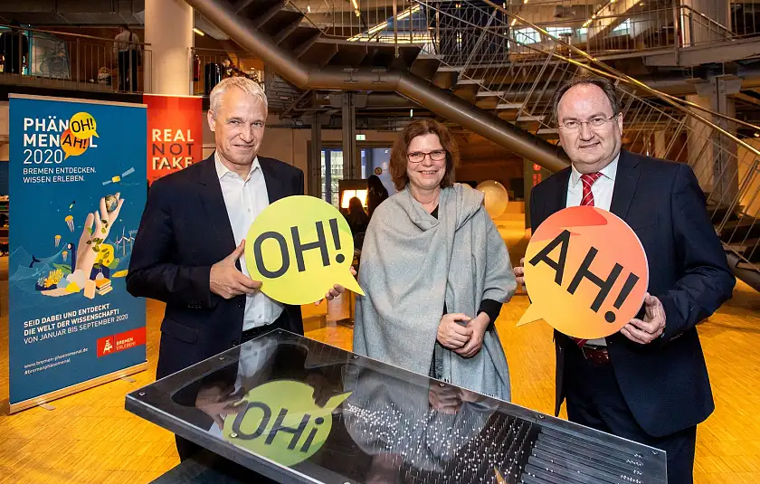 v. l.: Dr. Herbert Münder (Universum Management GmbH), Kristina Vogt (Senatorin für Wirtschaft, Arbeit und Häfen), Peter Siemering (Geschäftsführer der WFB Wirtschaftsförderung GmbH)