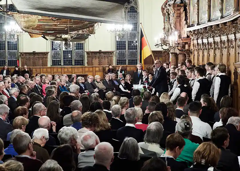 Bürgermeister Bovenschulte spricht auf der Gedenkveranstaltung im Rathaus