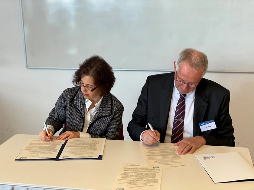 Polizeipräsident Lutz Müller mit Richelle Budd Caplan, Direktorin für Internationale Beziehungen und Projekte der International School for Holocaust Studies in Yad Vashem