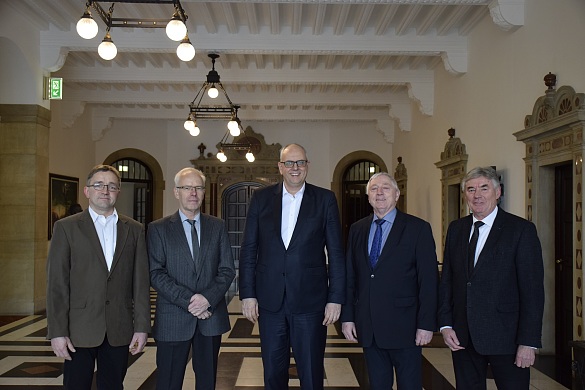 Bürgermeister Bovenschulte begrüßte die ehrenamtlichen Ortsamtsleiter im Rathaus (v.l.n.r.): Gerd Gartelmann, Karl-Heinz Bramsiepe, Wilfried Frerichs und Gerd Aumund