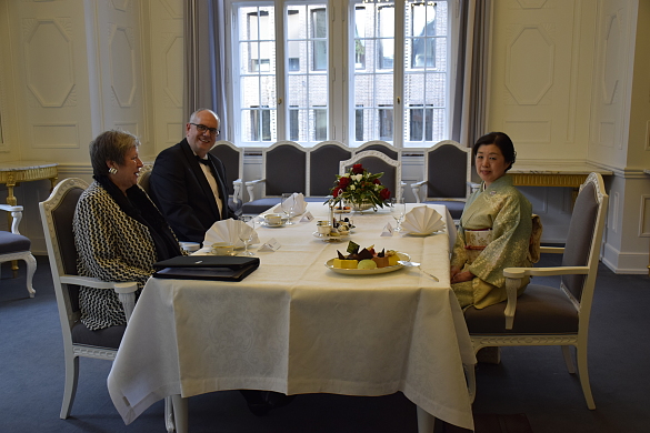 Gespräch im Gobelinzimmer: Japan-Generalkonsulin Kikuko Kato, Bürgermeister Andreas Bovenschulte und Protokollchefin Birgitt Rambalski