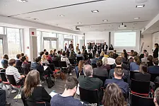 Reges Interesse beim Austausch über Faire Beschaffung im Forum K das Roten Kreuz Krankenhauses in Bremen