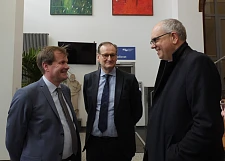 Im Gespräch: Bürgermeister Dr. Andreas Bovenschulte, Dr. Andreas Mohr, stellv. Ärtzlicher Direktor St. Joseph-Stift und Torsten Jarchow, Geschäftsführer