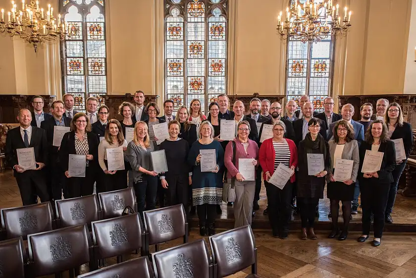 Gruppenbild mit den Preisträgerinnen und Preisträgern