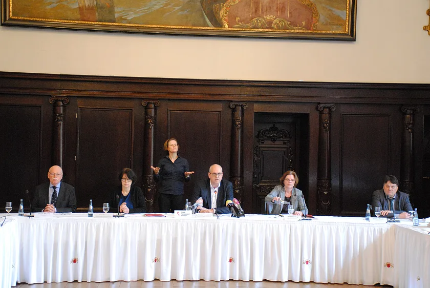Informierten auf der Senatspressekonferenz: Bürgermeister Andreas Bovenschulte, Senator Ulrich Mäurer (li.), Senatorin Claudia Bernhard, Senatorin Kristina Vogt (re.) und Senator Dietmar Strehl | Foto: Senatspressestelle