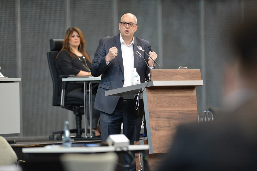 Bremens Bürgermeister Andreas Bovenschulte spricht zu den Abgeordneten in der Bremischen Bürgerschaft