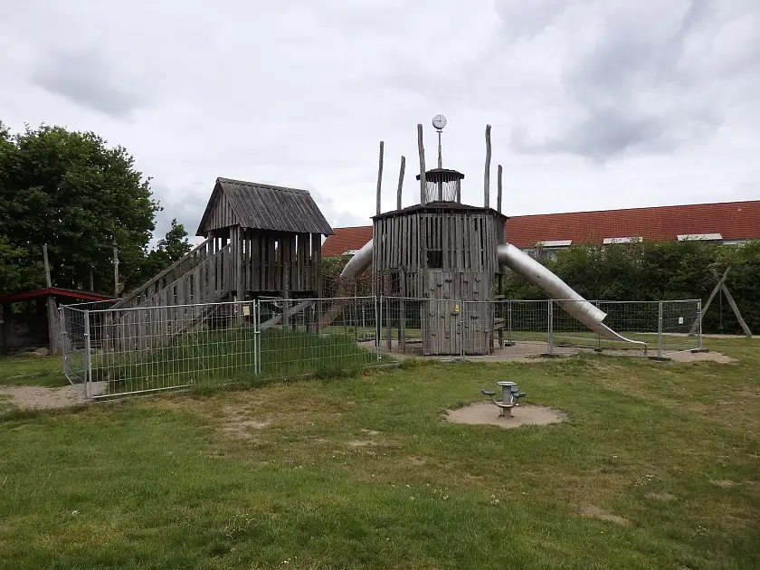 In die Jahre gekommen: Nach 20 Jahren wird das Großspielgerät an der August-Hagedorn-Allee ersetzt.