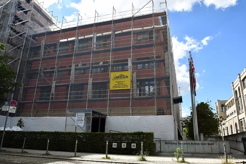 Die eingerüstete Landesvertretung Bremen in Berlin [Foto: Pressestelle Landesvertretung Bremen]