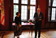 Ordensübergabe im Kaminsaal des Rathauses