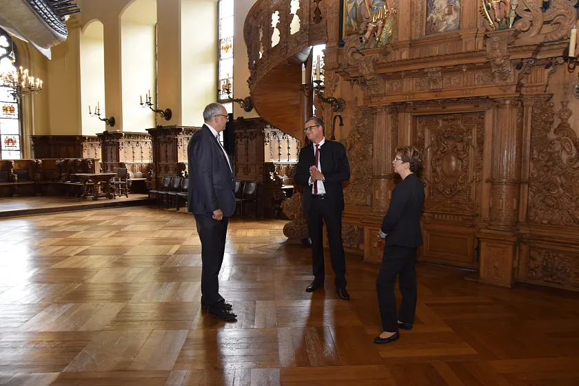 Die Wissenschaft im Fokus: Bürgermeister Dr. Andreas Bovenschulte, Leopoldina-Präsident Professor Dr. Gerald Haug, Wissenschaftssenatorin Dr. Claudia Schilling in der Oberen Halle 