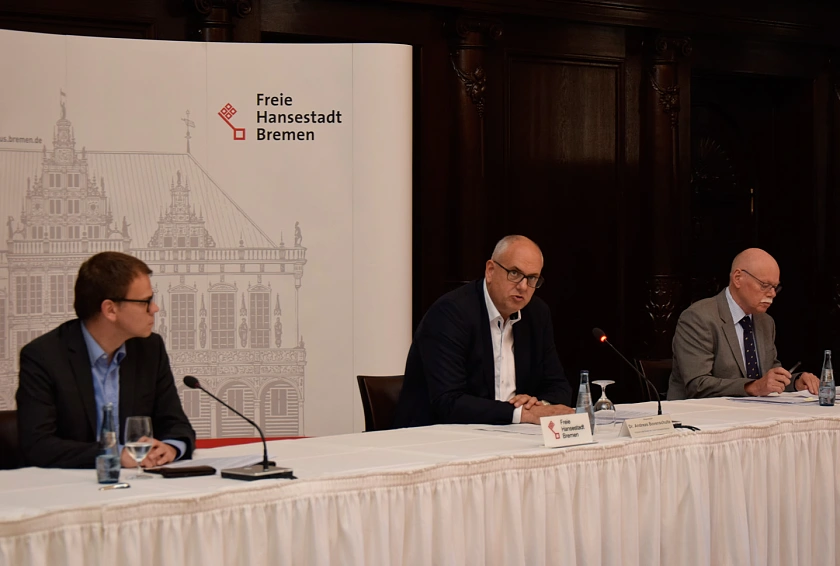 Sozialstaatsrat Jan Fries, Bürgermeister Andreas Bovenschulte und Senator für Inneres Ulrich Mäurer (v.l.n.r.)