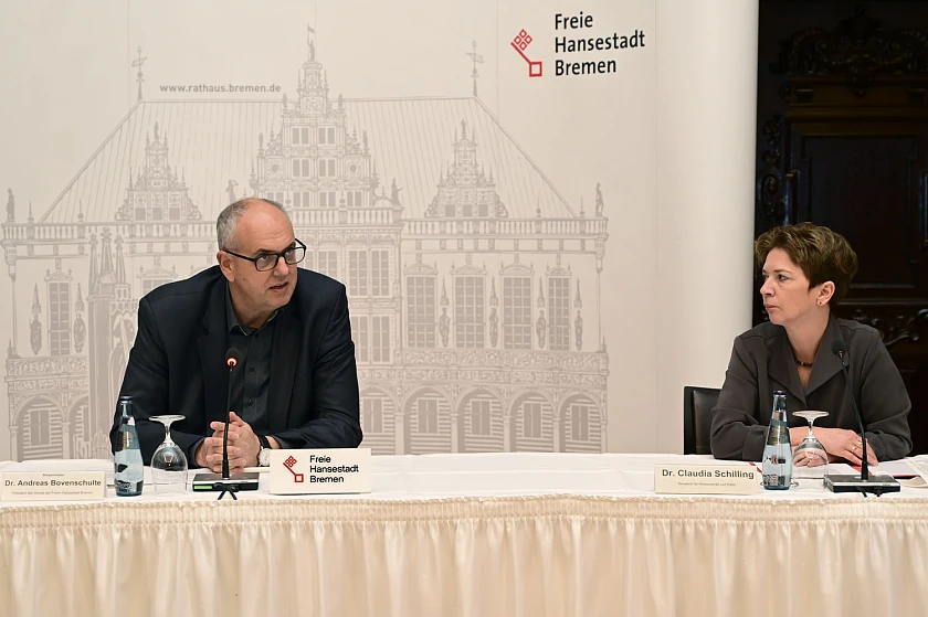 Bürgermeister Bovenschulte und Wissenschaftssenatorin Schilling während der Senatspressekonferenz Foto: Senatspressestelle